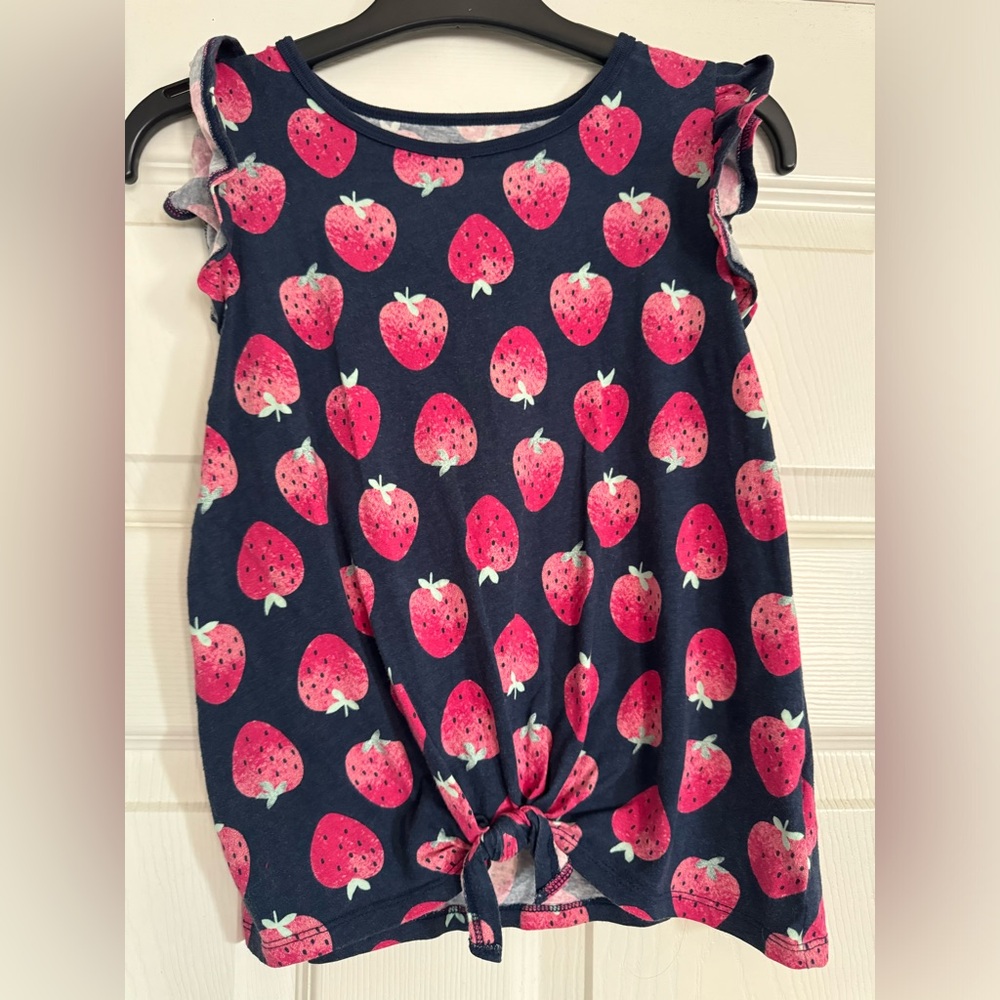🍓Bundle 2/$12🍓 Carter’s strawberry print shirt. EUC. Size 7.